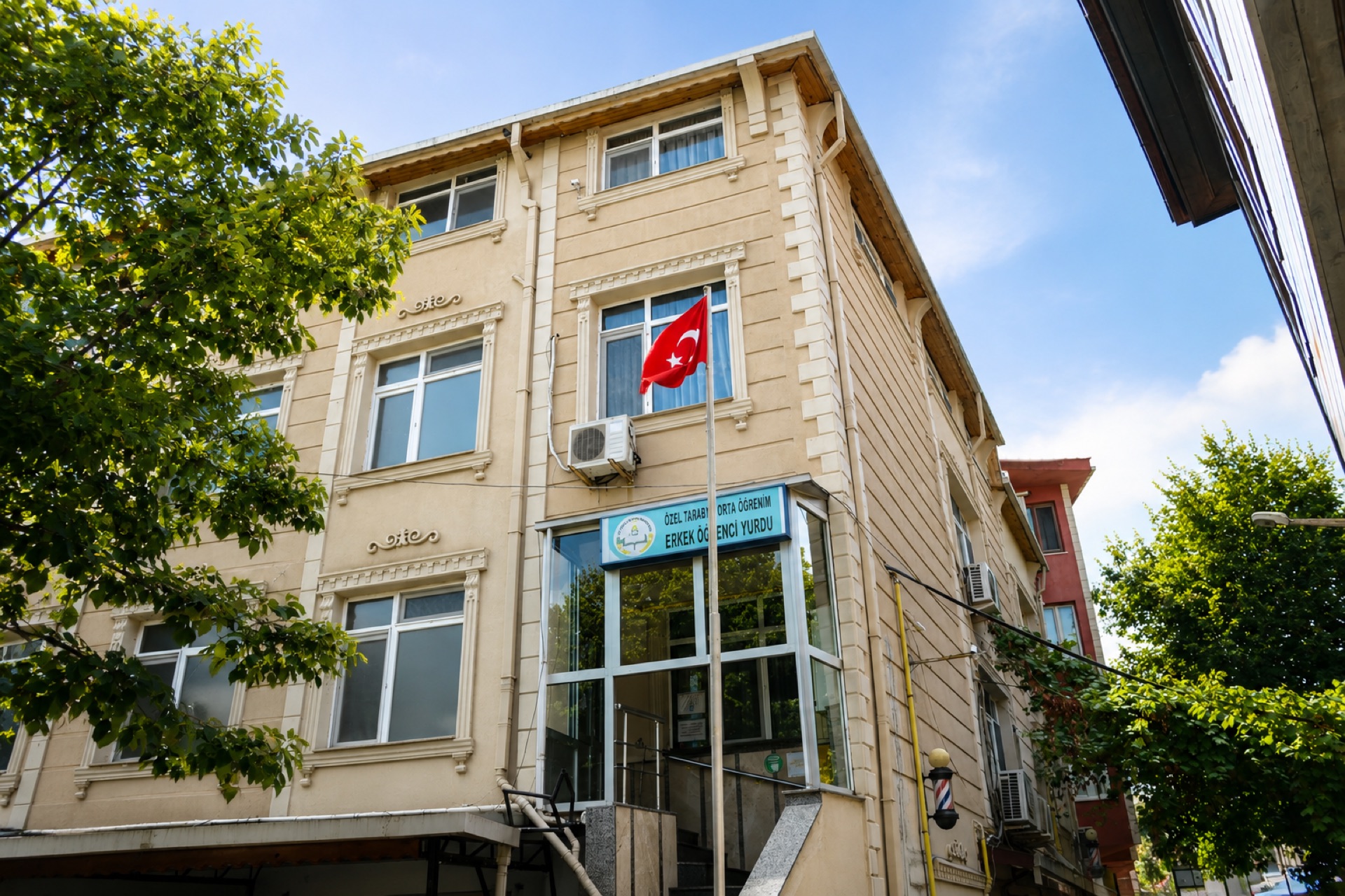 Tarabya Öğrenci Yurdu dış cephe